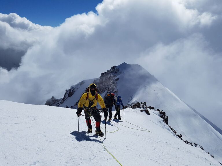 Kazbek beklimmen Kaukasus - Mountain Network16.jpg